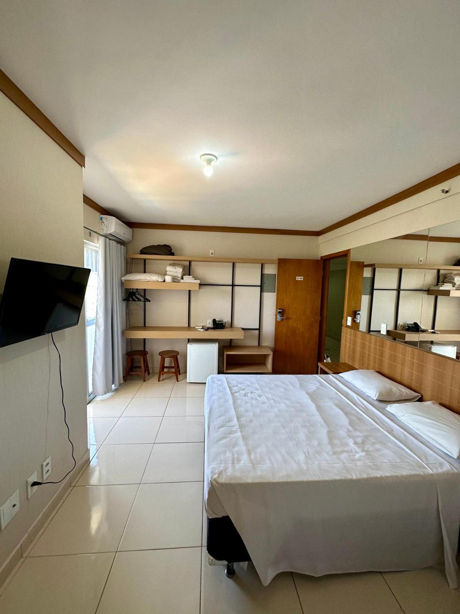 - Golden Dolphin Grand Aparthotel
